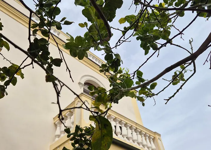 Relais Villa MontedonzelliHotel Napoli